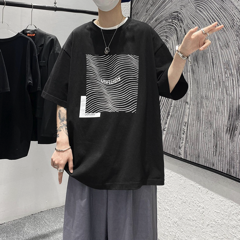 フロントグラフィックTシャツ