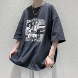 フロントグラフィックTシャツ